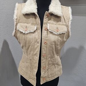Stylish Beige Sherpa-Lined Vest for Women